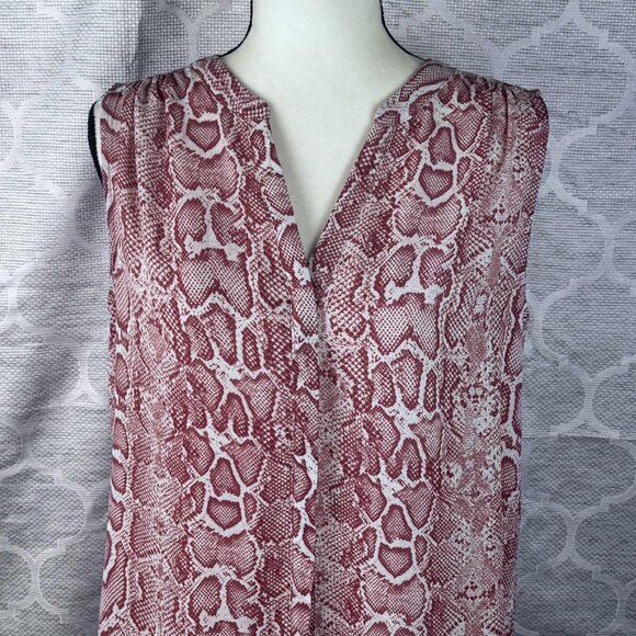Chelsea & Theodore Red White Snakeskin Pattern Sleeveless Blouse Size M - Picture 2 of 7